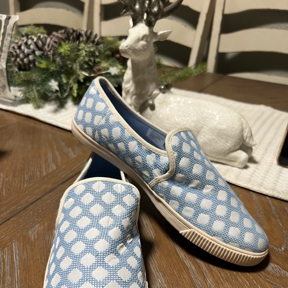 Toms shoes size 9